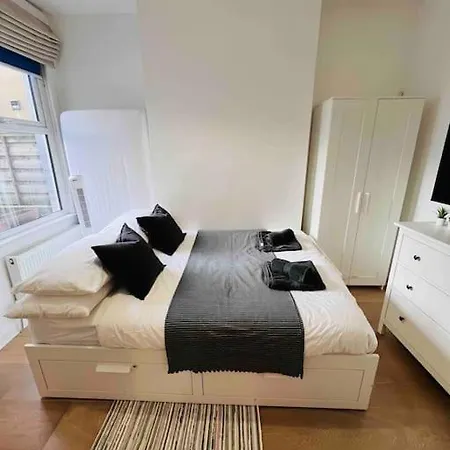 Lovely 2 Bedroom Ground Floor Flat With Garden. London Exterior photo